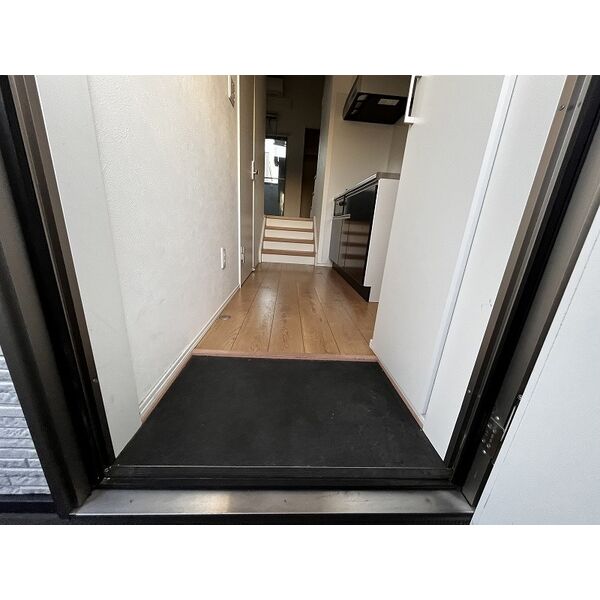 玄関　※このお写真は同物件の別のお部屋のお写真です。