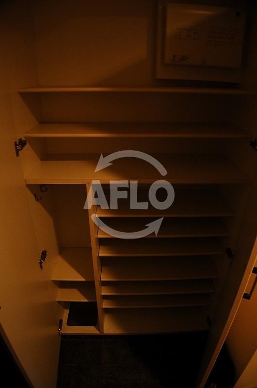 玄関　南堀江アパートメントグランデ　シューズＢＯＸ