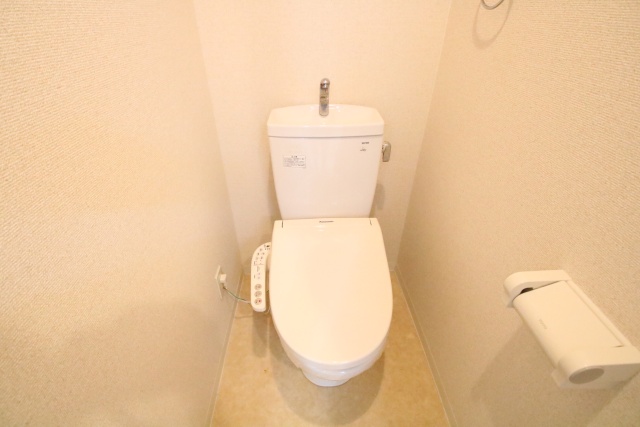 トイレ　※別室の参考写真の為、現況優先です。