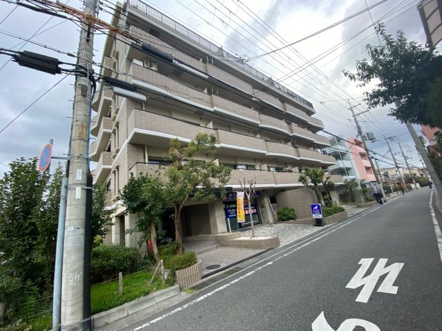 建物外観　エレベーター付きで重たい荷物があっても便利！