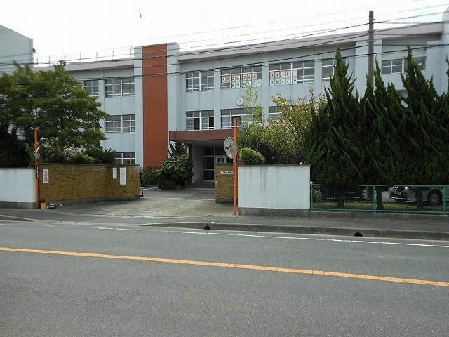 中学校　水巻町立水巻南中学校（中学校）まで320m