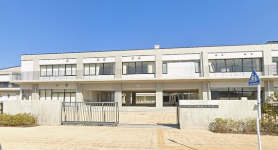 小学校　平塚市立相模小学校（小学校）まで734m