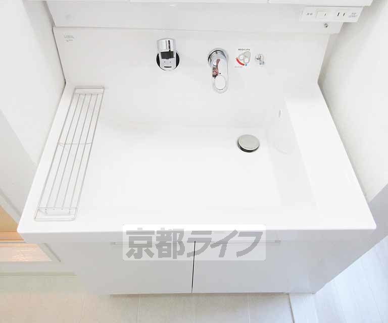 洗面設備　大きな洗面台・