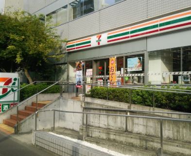 コンビニ　セブンイレブン芝浦4丁目店（コンビニ）まで120m