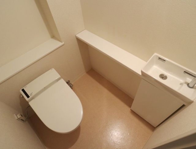 トイレ　※写真は同タイプ住戸です。