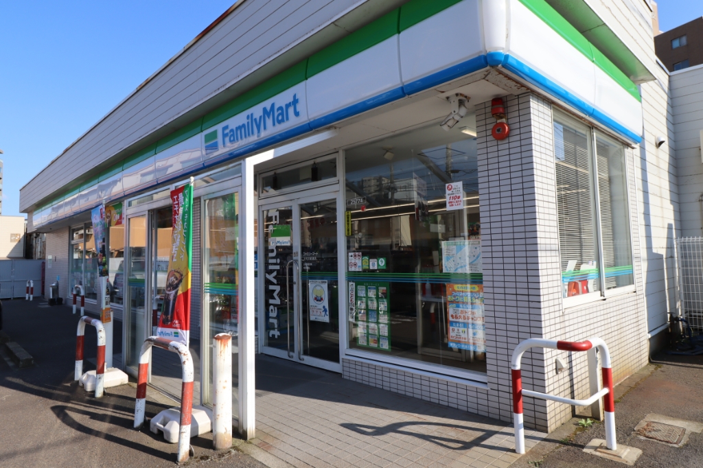 コンビニ　ファミリーマート 上大川前通店（コンビニ）まで271m