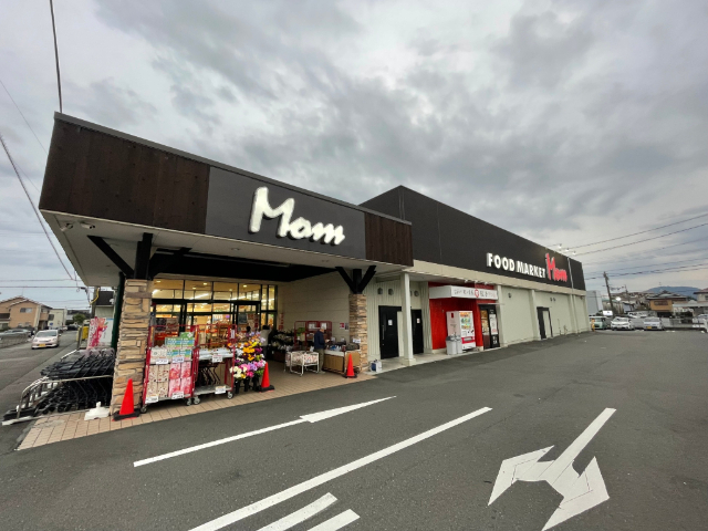 スーパー　フードマーケットＭｏｍ高松店（スーパー）まで795m