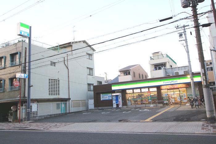 コンビニ　ファミリーマート 東田辺三丁目店（コンビニ）まで300m
