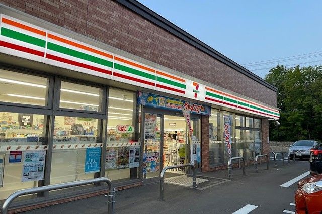 コンビニ　セブン-イレブン（コンビニ）まで800m