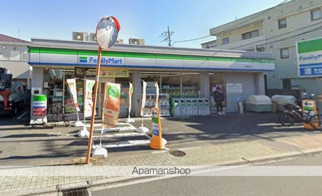 コンビニ　ファミリーマート（コンビニ）まで800m