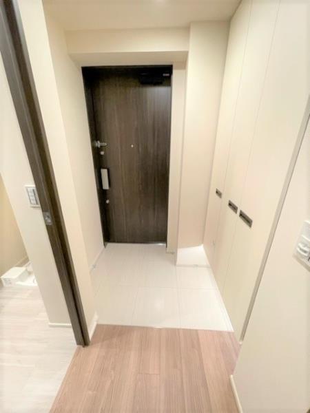 玄関　※別部屋の参考写真です。