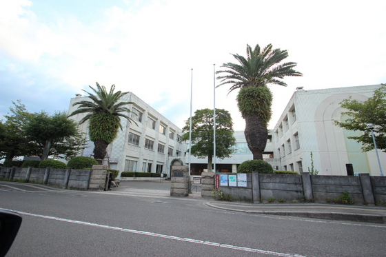中学校　呉市立安浦中学校（中学校）まで1383m