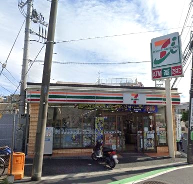 コンビニ　セブンイレブン（コンビニ）まで662m