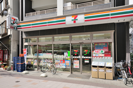 コンビニ　セブンイレブン中央区新川2丁目店（コンビニ）まで119m