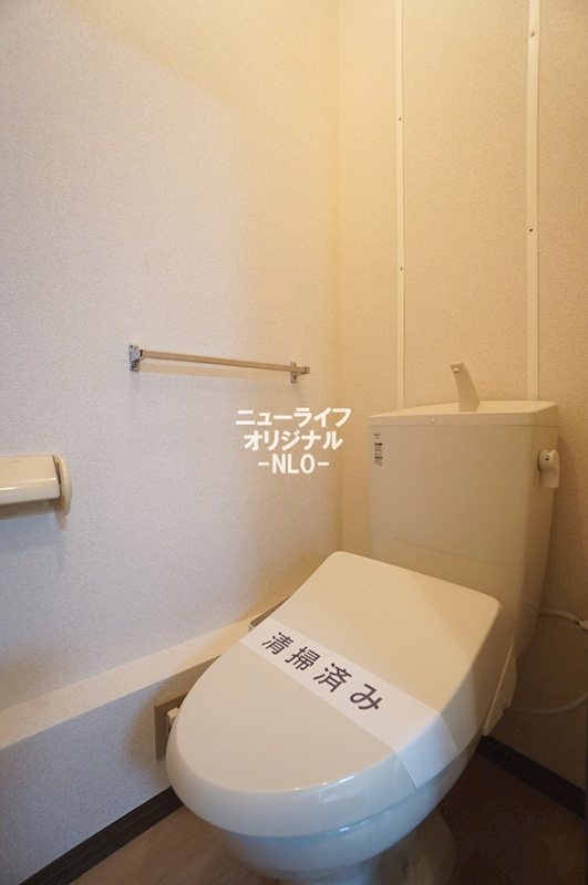 トイレ　トイレには快適な温水洗浄便座付