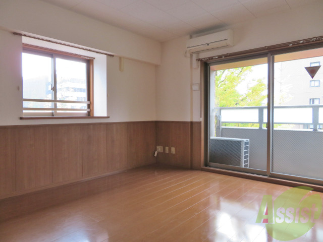 その他部屋・スペース　街路樹の緑がコントラストを生み出しております