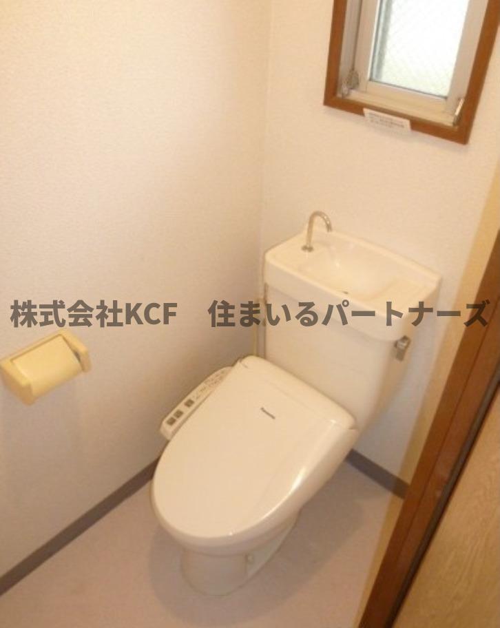 トイレ　落ち着いた色調のトイレです