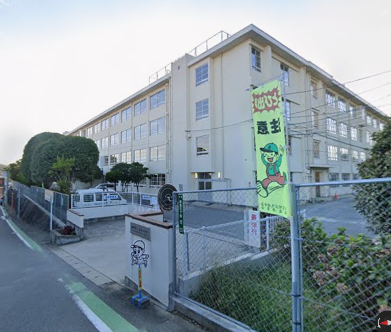 小学校　福岡市立若宮小学校（小学校）まで524m