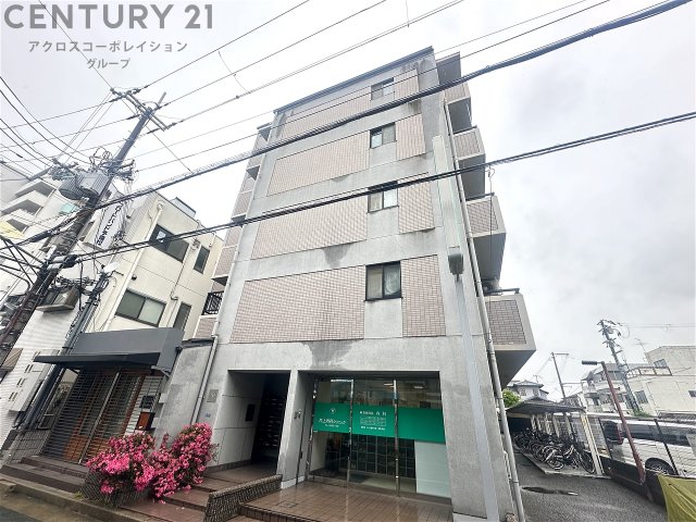 建物外観　エレベーター付きで重たい荷物も楽々♪