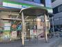 コンビニ　ファミリーマート　牛島町店（コンビニ）まで558m