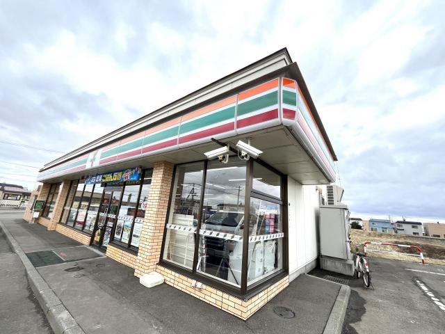 コンビニ　セブンイレブン札幌川下2条店（コンビニ）まで693m