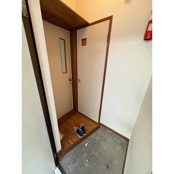 玄関　洋室