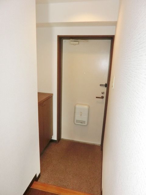 玄関　靴箱もございます。