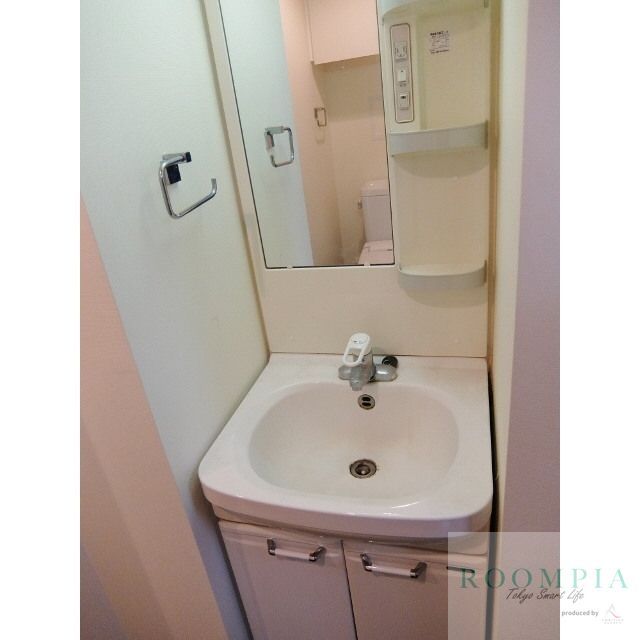 洗面設備　※同タイプの別のお部屋です。