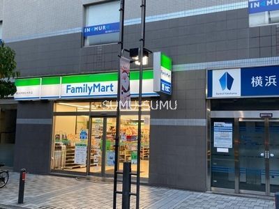 コンビニ　ファミリーマート横浜伊勢佐木町店（コンビニ）まで210m