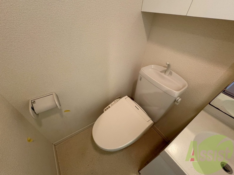 トイレ　こちらはトイレになります。ウォシュレット機能付です。