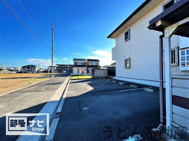駐車場　うどん県のお部屋探しはうどん不動産へ うどんちゃんとLINE