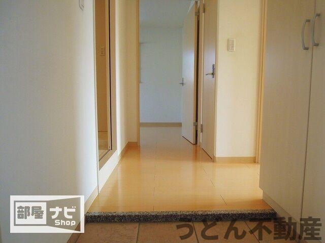 玄関　うどん県のお部屋探しはうどん不動産へ うどんちゃんとLINE