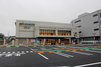 スーパー　マルエツ 板橋南町店（スーパー）まで712m