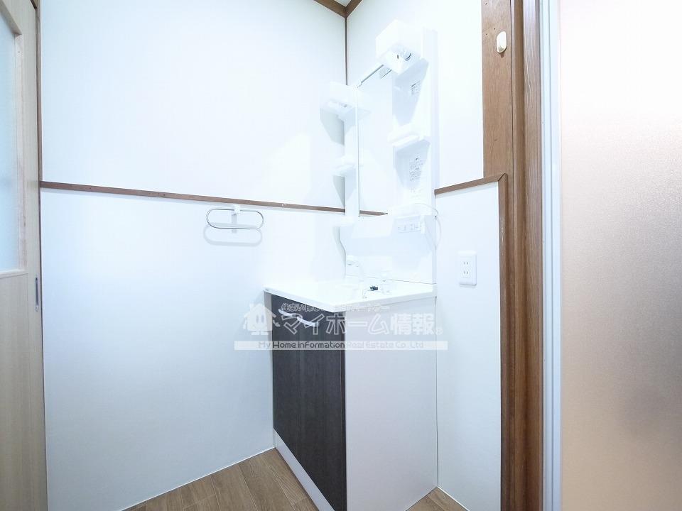 洗面設備　※内観写真は102号を引用しており、内装が異なる場合がござい