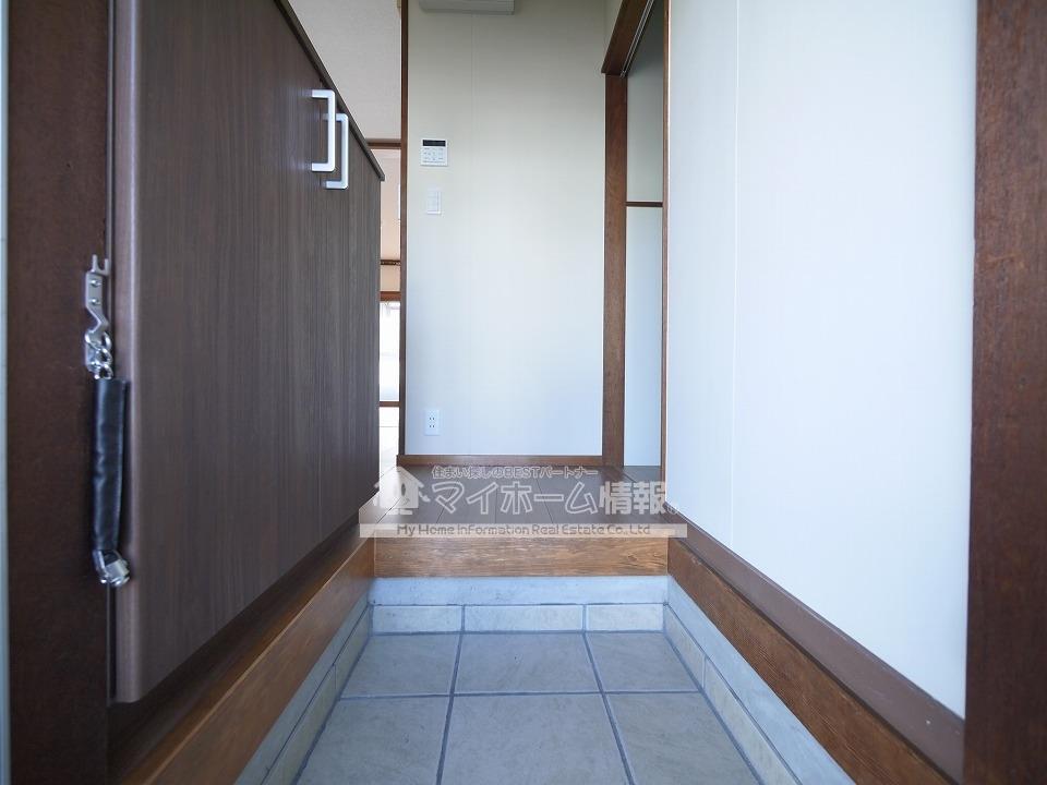 玄関　※内観写真は102号を引用しており、内装が異なる場合がござい
