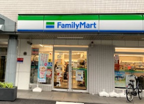 コンビニ　ファミリーマート中野早稲田通り店（コンビニ）まで180m