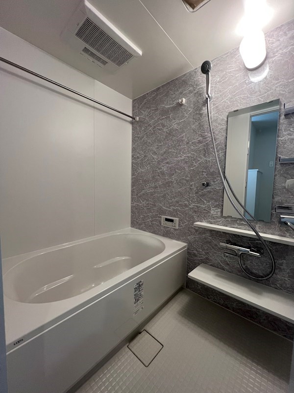 バス・シャワールーム　内装は別部屋の参考写真です。
