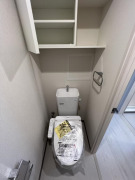 トイレ　内装は別部屋の参考写真です。