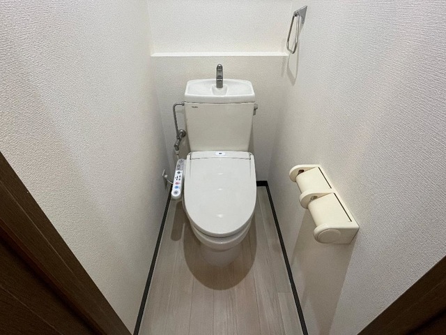 トイレ　温水洗浄暖房便座