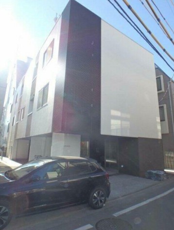 建物外観　鉄筋コンクリート造のがっちりとした建物。