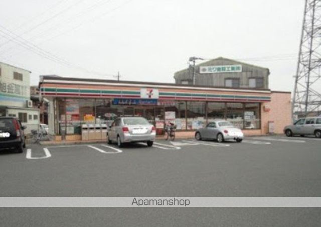 コンビニ　セブンイレブン（コンビニ）まで766m