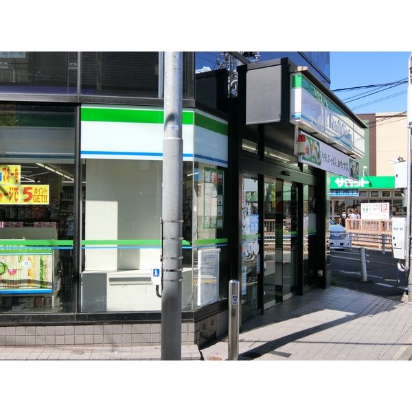 コンビニ　ファミリーマート 久我山駅南店（コンビニ）まで358m