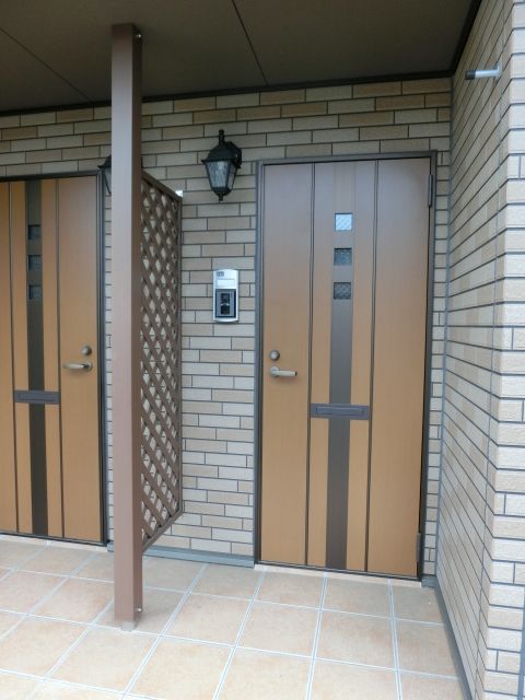 セキュリティ　玄関にはモニターホン。