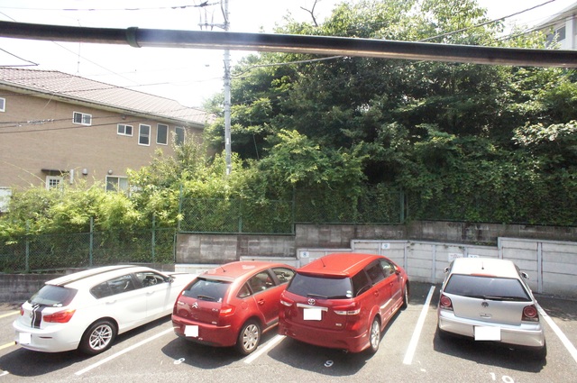 駐車場　物件目の前にございます