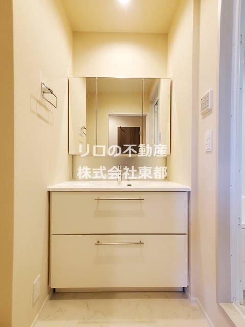 洗面設備　ワイドサイズのドレッサーが使いやすい♪
