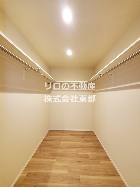 収納　大型のウォークインクローゼットでたっぷり収納できます♪