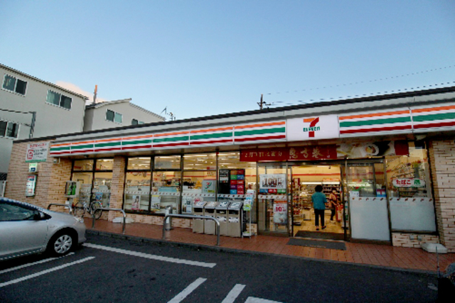 コンビニ　セブンイレブン横浜瀬谷南台1丁目店（コンビニ）まで925m