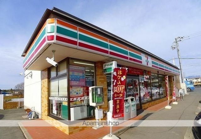 コンビニ　セブンイレブン赤堀香林店（コンビニ）まで950m