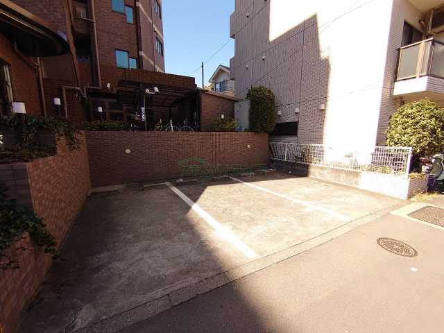 駐車場　パークウェル下北沢
