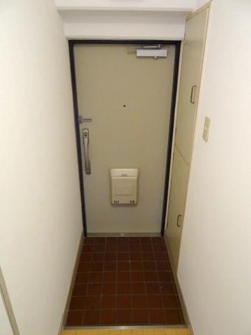 玄関　玄関にも収納があります